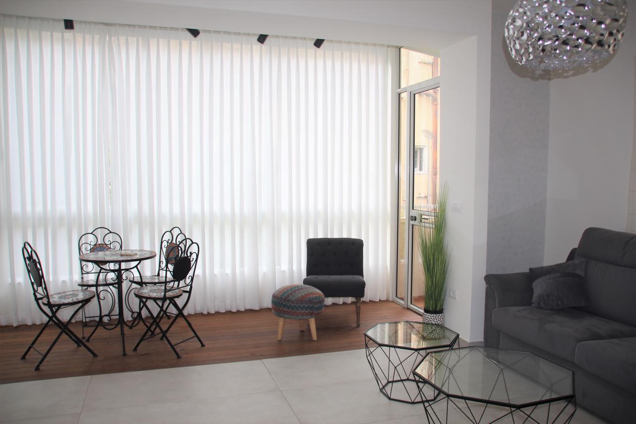 Arianked Palace With Private Parking Tel Aviv Exterior foto