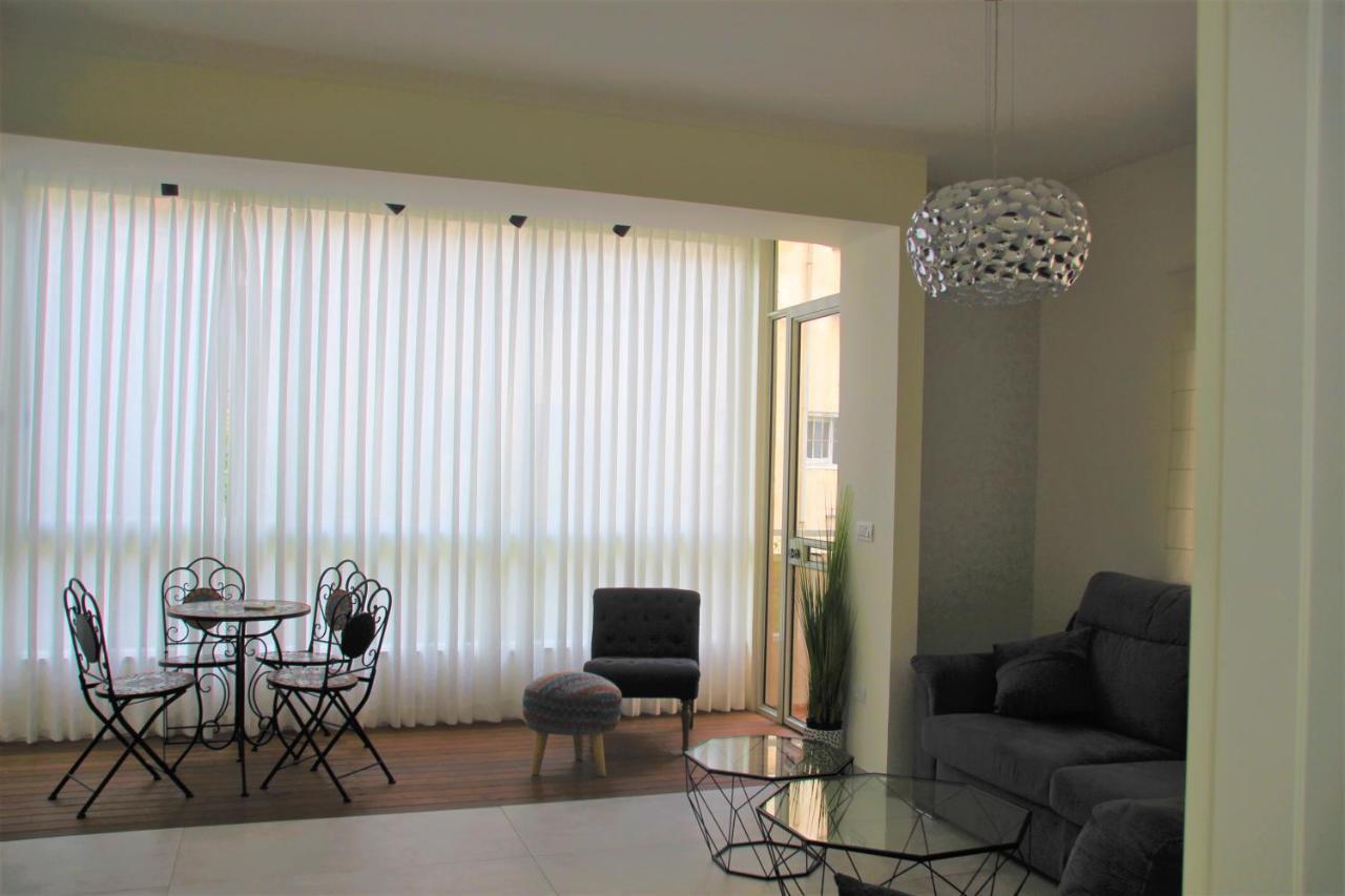 Arianked Palace With Private Parking Tel Aviv Exterior foto