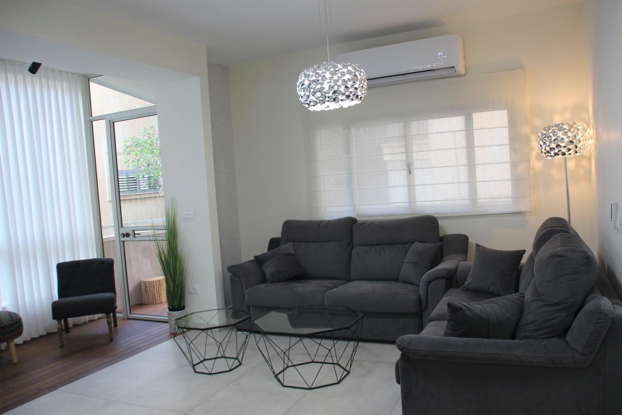 Arianked Palace With Private Parking Tel Aviv Exterior foto
